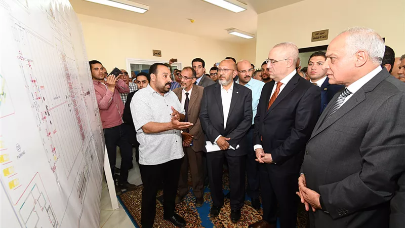 وزير الإسكان ومحافظ الجيزة يشهدان التشغيل التجريبي لمحطة مياه الحوامدية.. صور