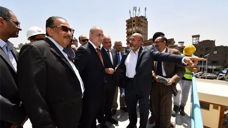 وزير الإسكان ومحافظ الجيزة يشهدان تشغيل محطة مياه جزيرة الدهب.. صور