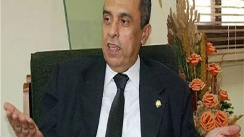 وزير الزراعة يتلقى تقريراً حول دودة الحشد الخريفية