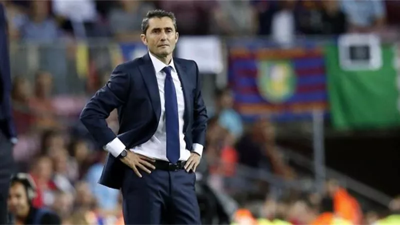 ماريا بارتوميو يكشف مصير المدير الفني برشلونة