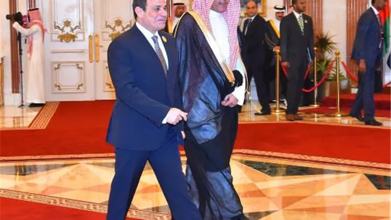 ننشر صور وصول الرئيس السيسي لقصر الصفا لحضور افتتاح القمه العربيه الاسلاميه بمكه المكرمه