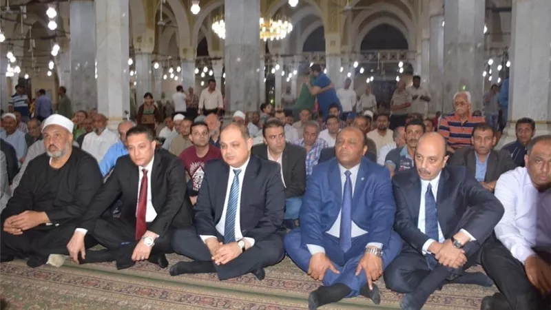 محافظ الغربية يحضر الاحتفال بليلة القدر ويصلى التراويح بالمسجد الاحمدى