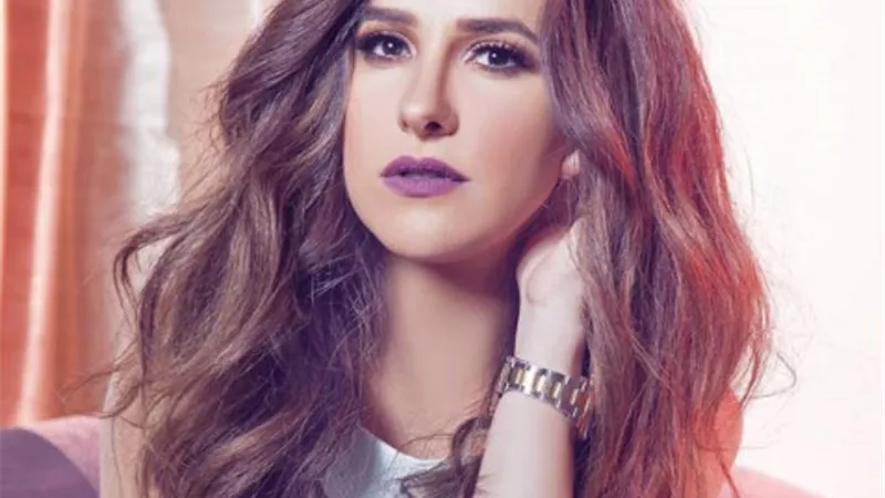 شيري عادل : 