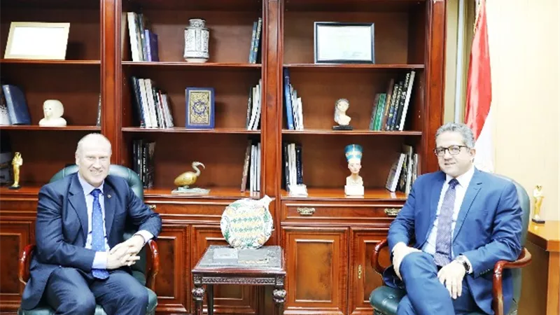 وزير الآثار يلتقى سفيراستراليا لبحث سبل التعاون