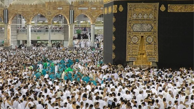 9 دقائق الوقت القياسي لتنظيف صحن المطاف في ليلة 27 رمضان