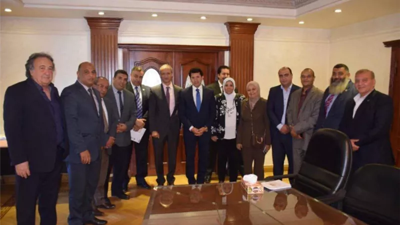بيوت الشباب تمنح الرئاسة الشرفية لوزيرالرياضة