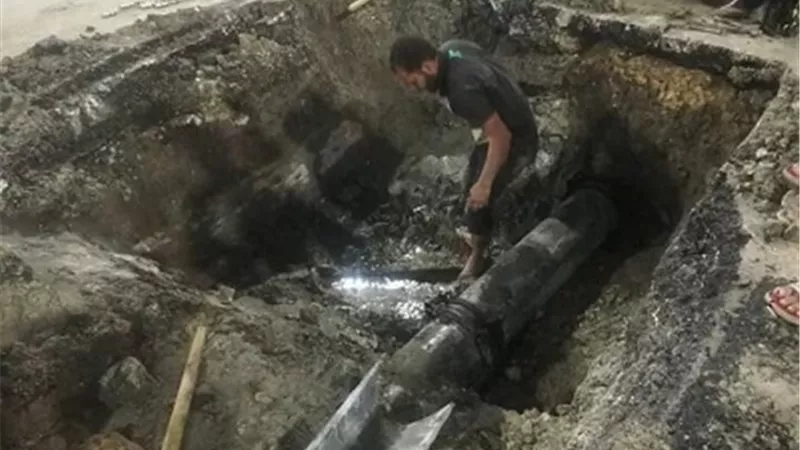 إنفجار ماسورة مياه وهبوط أرضى بشارع محمد علي بعد أيام من تطويره ببورسعيد
