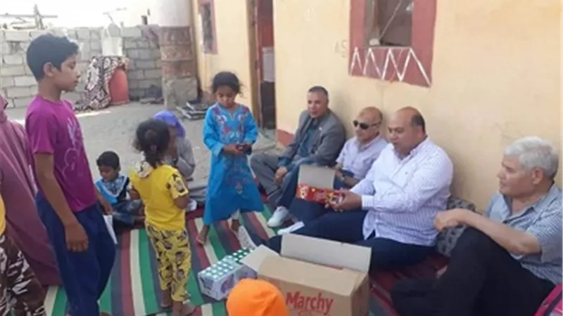 عشماوي يوزع كراتين مواد غذائية بابو حجاب