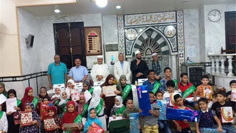نائب محافظ القاهرة يسلم جوائز مسابقة حفظ القران الكريم بمصر الجديدة بالصور