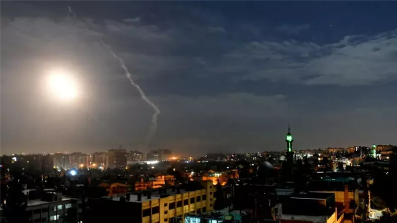استشهاد وإصابة 10 جنود في غارات اسرائيلية على سوريا
