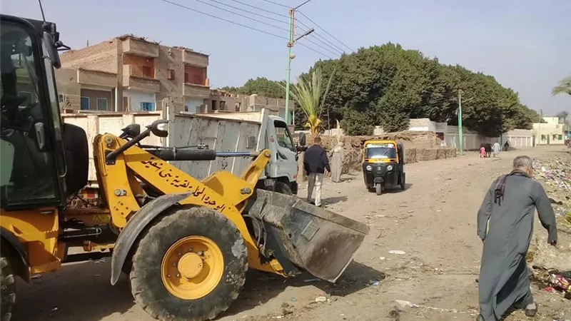 تحرير محاضر اشغالات وبيئة ورفع قمامة خلال حملات دورية بمنفلوط