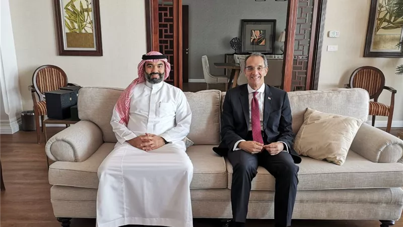 وزير الاتصالات يلتقى نظيره السعودي.. صور