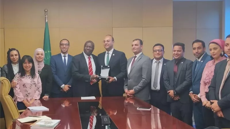نائب رئيس مفوضية الاتحاد الافريقي يشيد بتجربة برنامج المعايشة