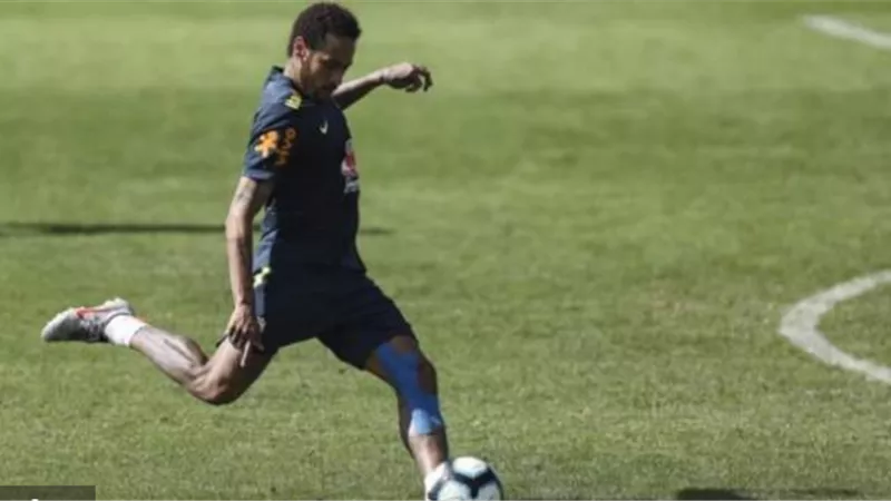 لاعب كرة قدم ينفي اتهامه باغتصاب امرأة في باريس