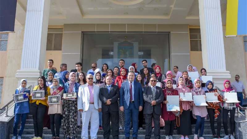 محافظ الاسكندريه بكرم اوائل الشهاده الاعداديه