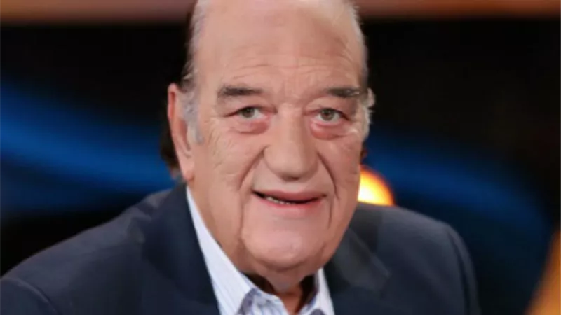 أول تعليق من حسن حسني على شائعة وفاته