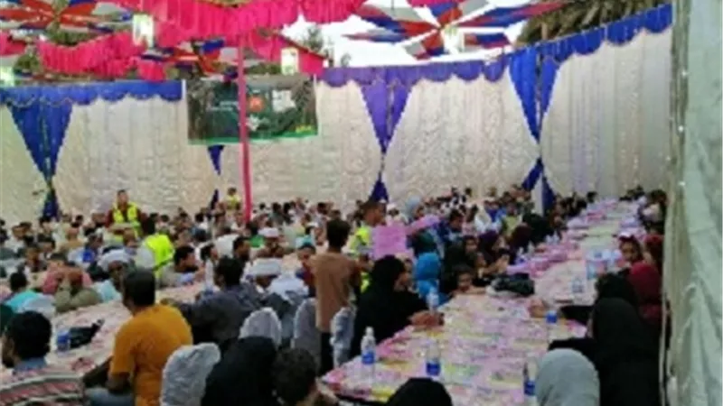 بالصور.. مصر الخير توزع ١٠ آلاف وجبه للصائمين بنجع حمادي