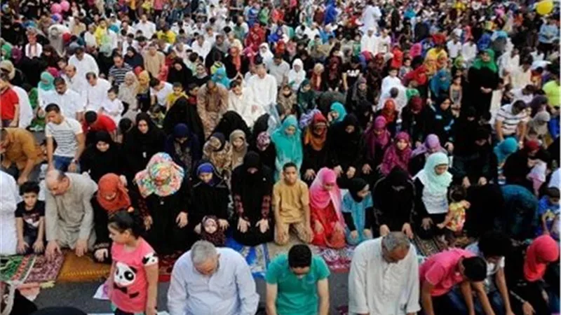 الإفتاء:صلاة النساء بجوار الرجال فى الأعياد..ممنوعة شرعا