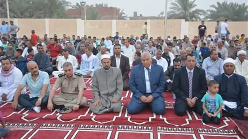 الزملوط يؤدي صلاه عيد الفطر فى باريس