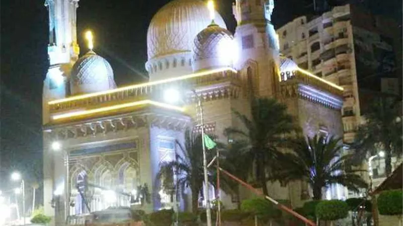 صرف ٢٠ الف جنيه لعامل مسجد النصر بالمنصورة ..توفى عقب صلاة العيد