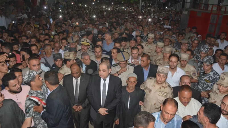 محافظ الغربية يتقدم جنازتى شهيدى المحافظة من أبناء مركز بسيون