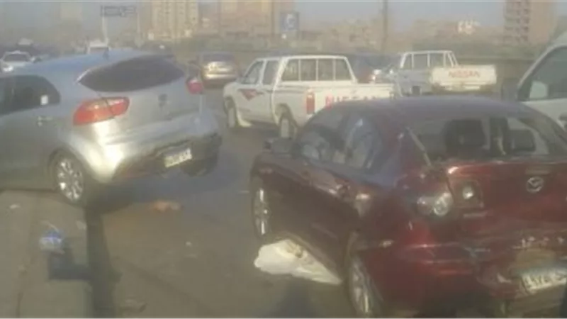 اصابة 4 اشخاص اثر انقلاب سيارة مطلع كوبري المنيل