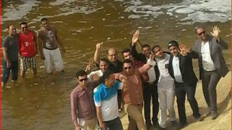 المواطنون يتوافدون باعداد كبيرة على بحيرة قارون هروباً من حرارة الجو بالفيوم