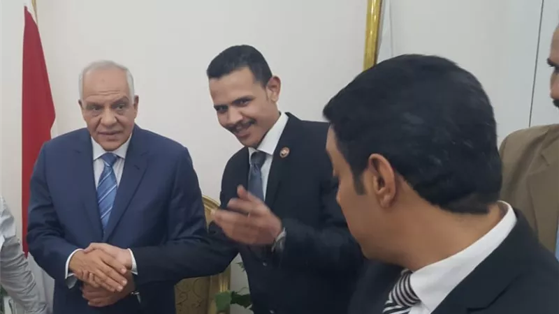 امين المهنيين بالحرية المصرى يقدم التهنئة بالعيد لمحافظ الجيزة