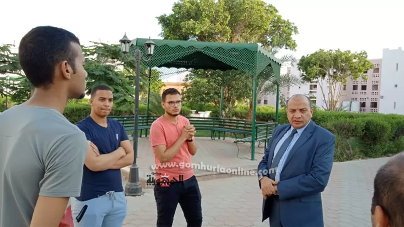 رئيس جامعة بني سويف يهنئ طلاب وطالبات المدن الجامعية بالعيد