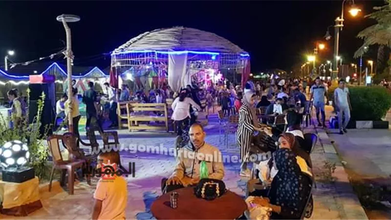 أهالي الوادي الجديد يتوافدون على الحدائق والمتنزهات فى سهرات ثانى أيام العيد