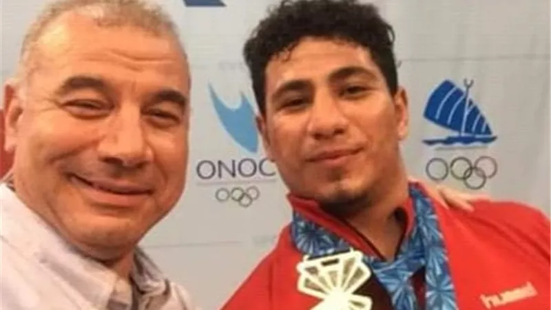 الأولمبى محمد إيهاب يهنئ أبطال العالم للناشئين لرفع الاثقال بفيجى