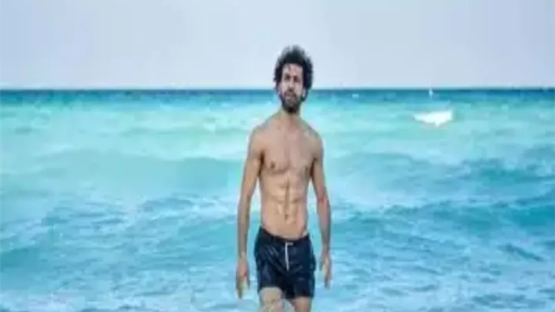 محمد صلاح يستجم في البحر قبل الانضمام لمعسكر المنتخب