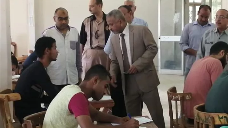 استئناف الامتحانات بجامعة الأزهر ...ونائب رئيس الجامعة يتفقد اللجان بأسيوط