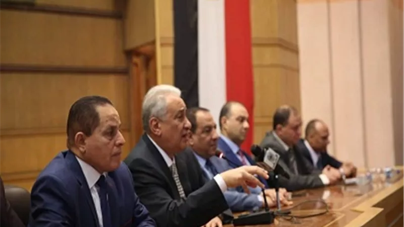 عاشور لشباب المحامين: الأمانة والشرف أساس العمل برسالة المحاماة