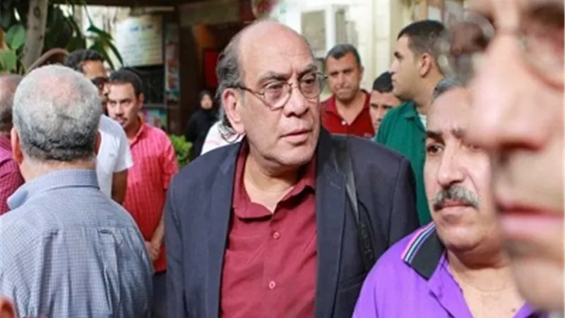 نجوم الفن يشاركون فى جنازة محمد نجم