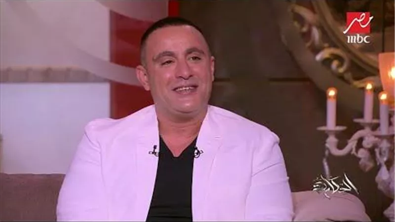والدة السقا تغضب منه فى