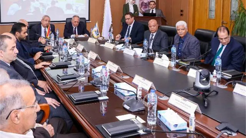 رئيس هيئة ميناء دمياط يشيد بالتعاون مع كليات الجامعة