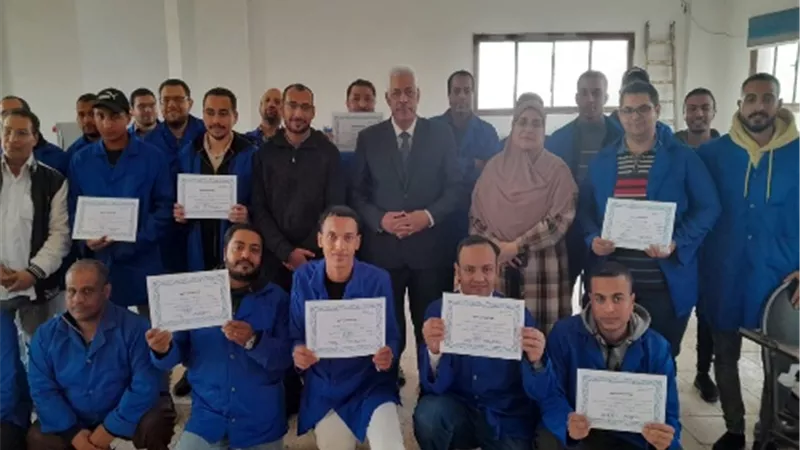 القوى العاملة: إنتهاء التدريب على مهنتى صيانة الدش والمحمول بأسيوط