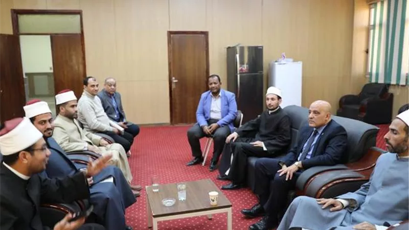رئيس جامعة أسوان يلتقي أعضاء قافلة فتوى الأزهر ويعبر عن تقديره