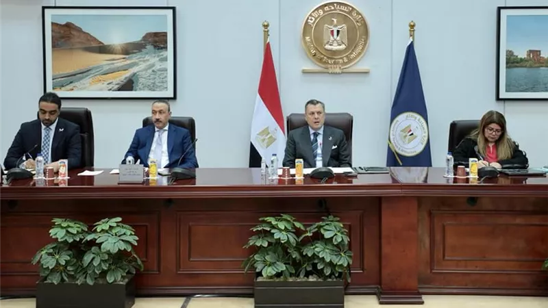 وزير السياحة يجتمع مع ممثلي لجنة العاملين بهيئة التنشيط السياحي