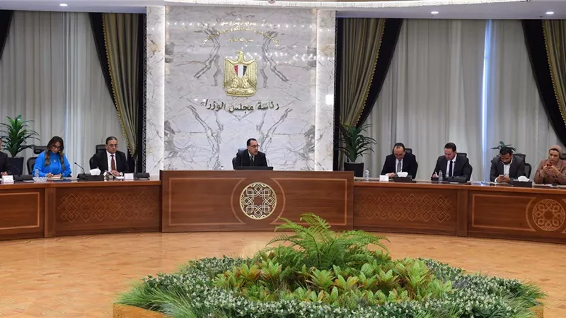 مدبولي: مشروعات البنية الأساسية محفز رئيسي لجذب المستثمرين