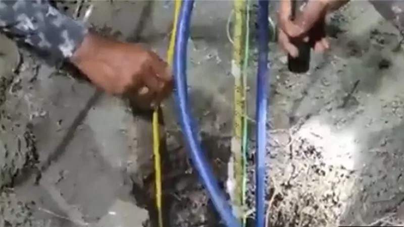 محاولات لإنقاذ طفل سقط في بئر بعمق 121 متراً..فيديو