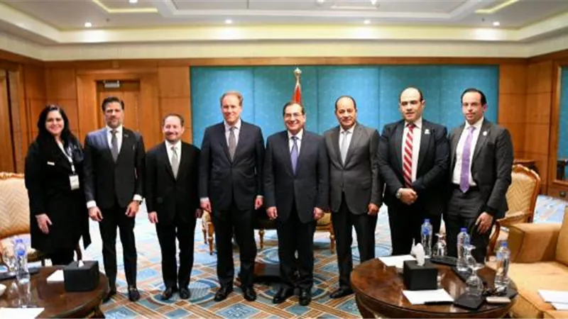 الملا:قصص النجاح في زيادة إنتاج الغاز جذبت كبريات الشركات الأمريكية