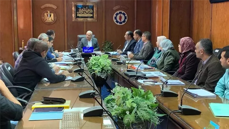 متابعة إجراءات اللجان المختصة بمراجعة أعمال البناء بمحافظة السويس