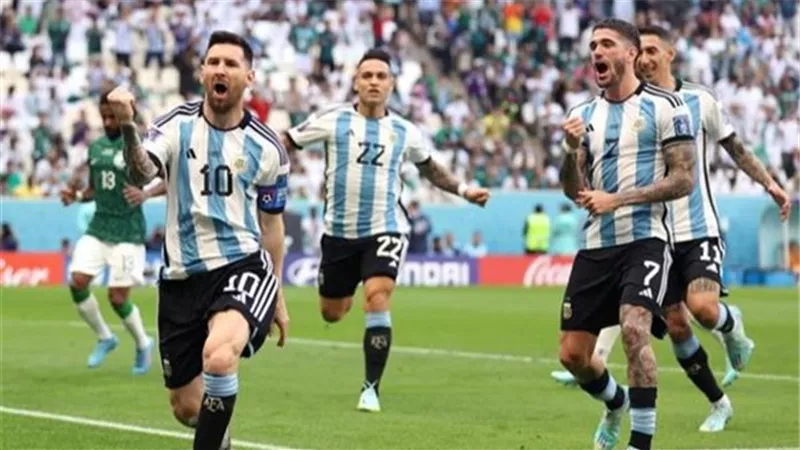 نجم منتخب الارجنتين يطمئن الجماهير قبل مباراة هولندا