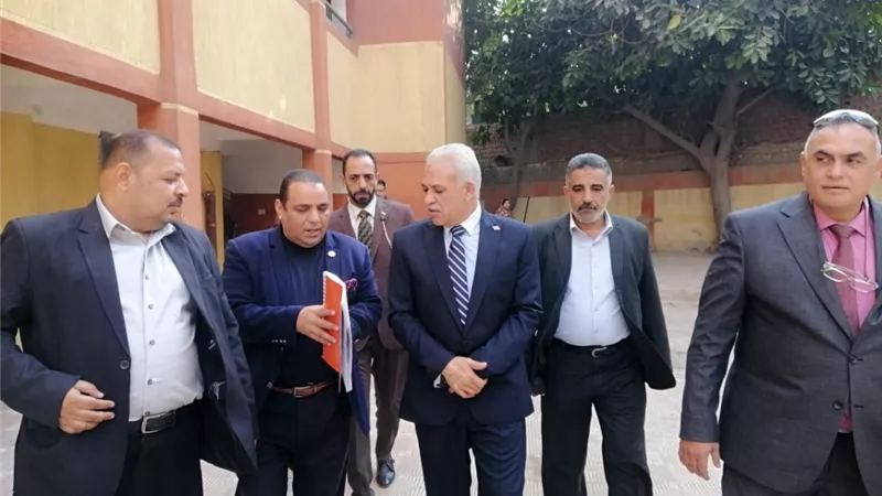 مدير تعليم القاهرة في مدارس منشأة ناصر