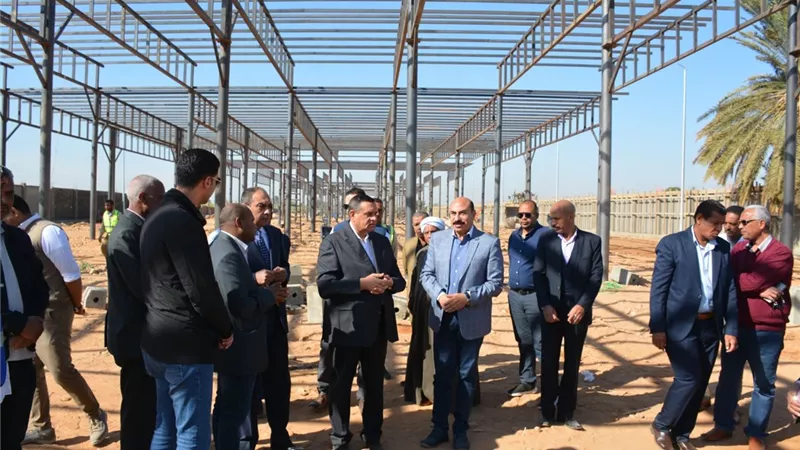 وزير التنمية المحلية ومحافظ أسوان يتفقدان مجمع مواقف كوم أمبو