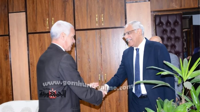 نائب رئيس جامعة أسيوط يستقبل رئيس الاتحاد المصري لكرة القدم