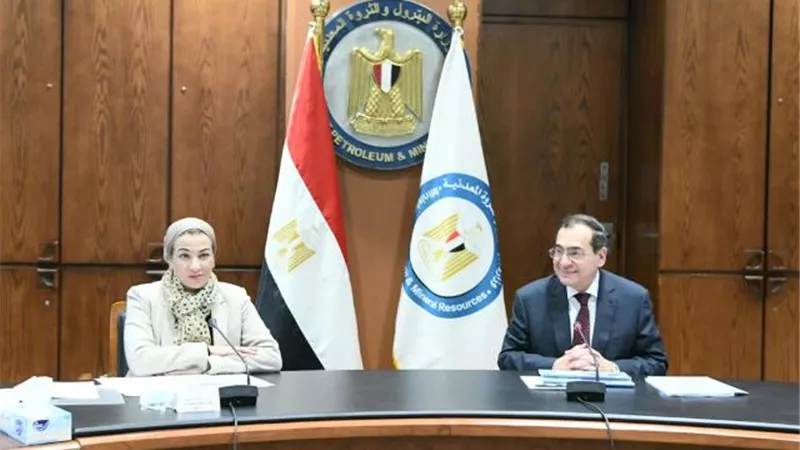 وزيرا البيئة والبترول يبحثان التوافق بمحافظتى السويس والبحر الأحمر