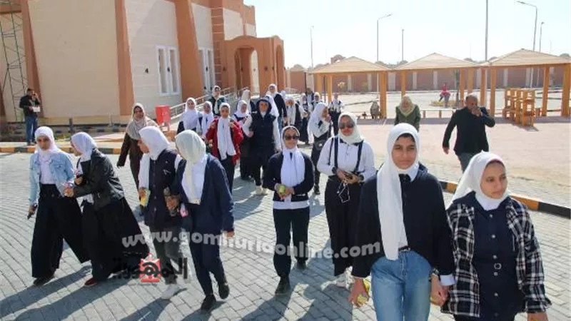 جامعة طيبة التكنولوجية بالأقصر تستقبل عددا من طالبات مدرسة أرمنت